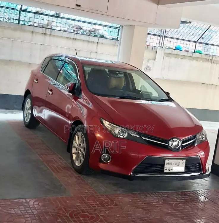 Toyota Auris 2013 Red
