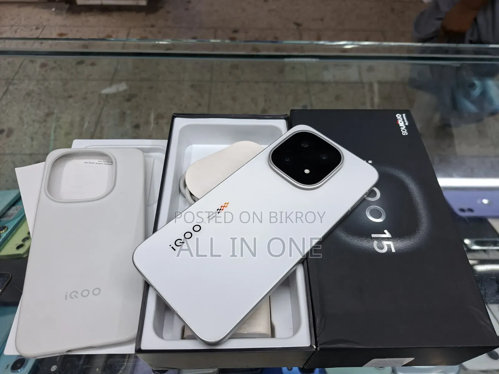iQOO 15 256 GB White