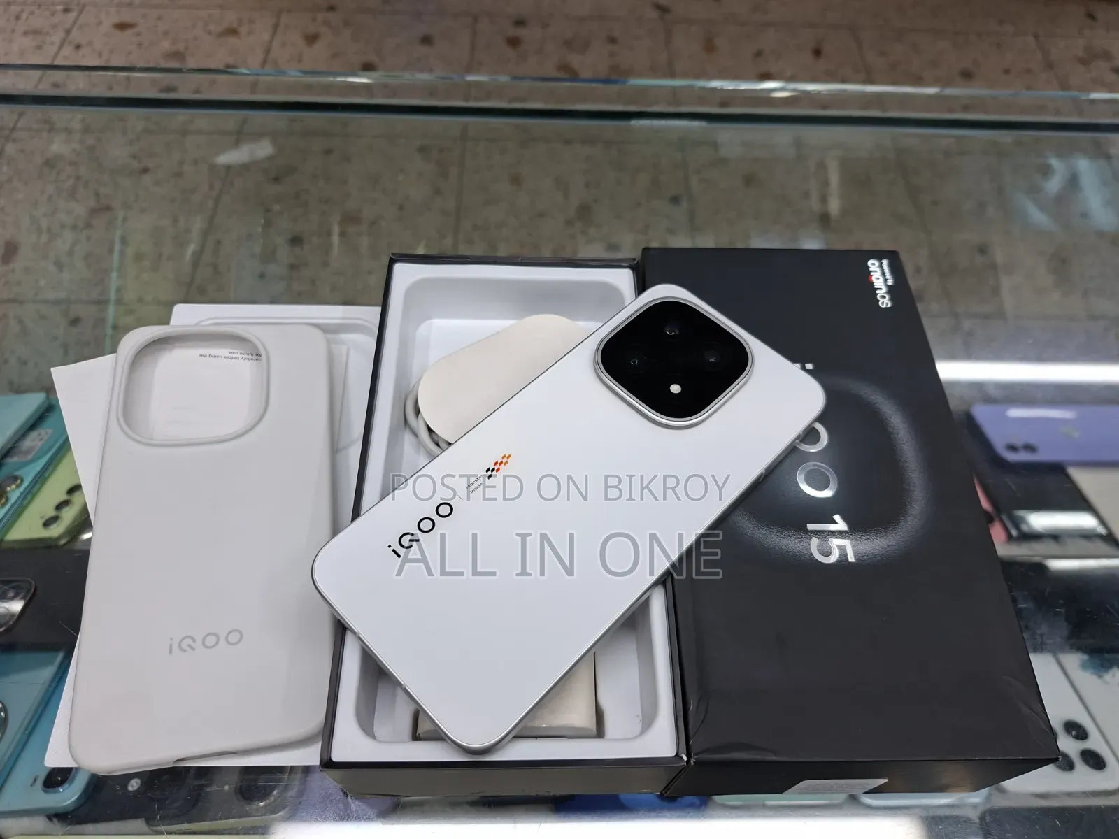 iQOO 15 256 GB White