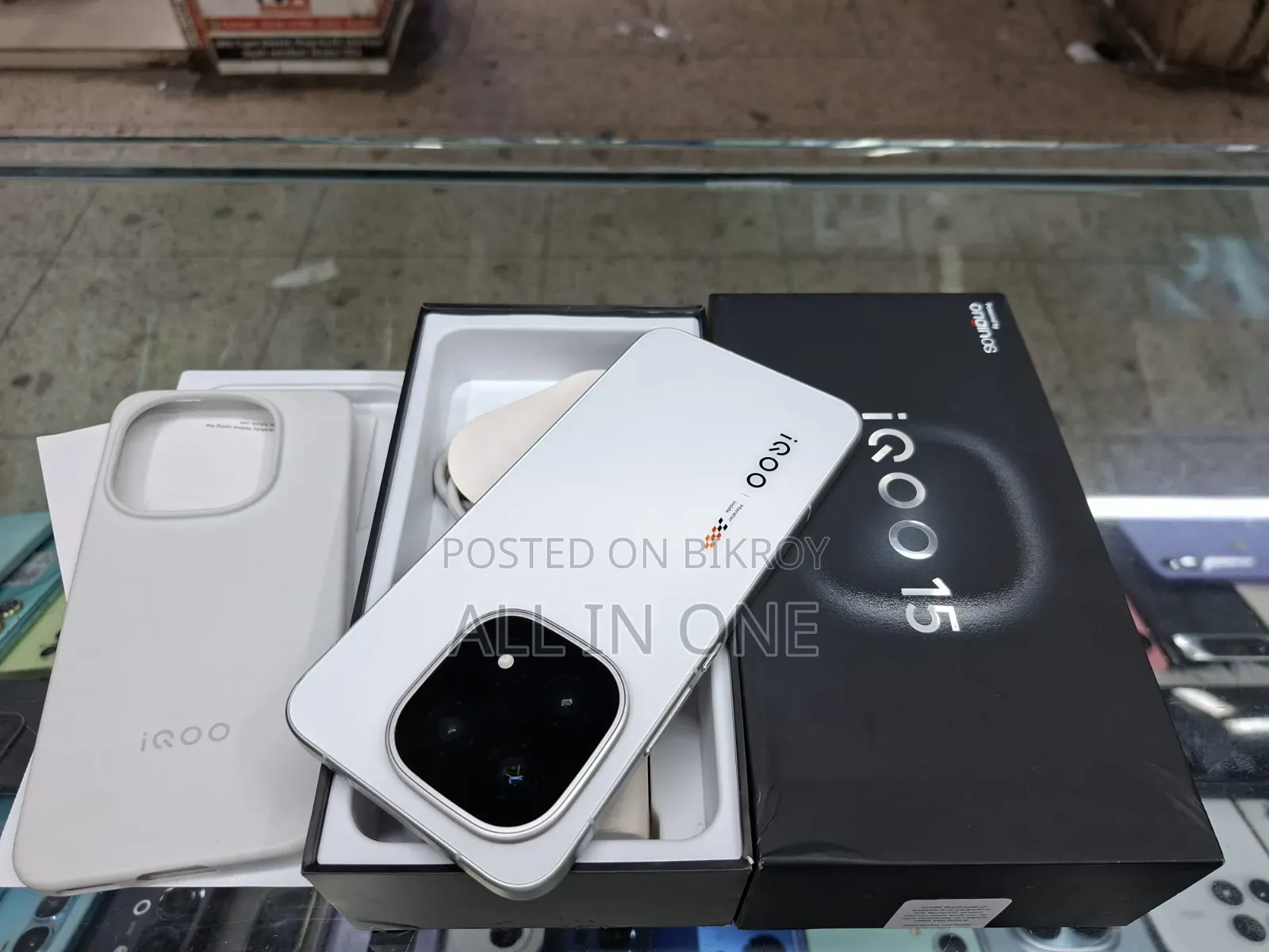 iQOO 15 256 GB White
