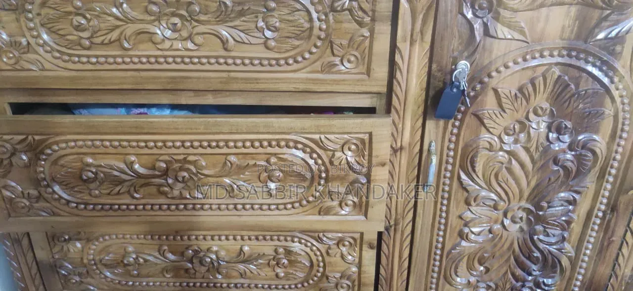 বাসা ছেড়ে দিব তাই বিক্রি করে দিব।