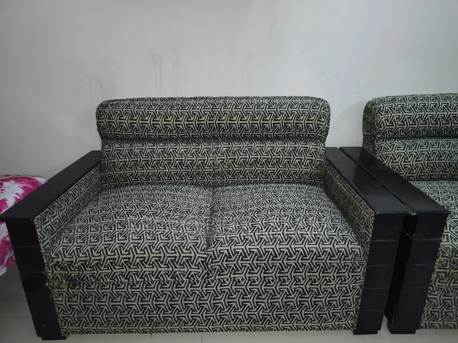 ২+২+১=৫ সোফা সেট বিক্রি হবে