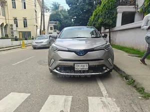Toyota C-HR XLE Premium FWD (2.0L 4cyl 2AM) 2018 Gray