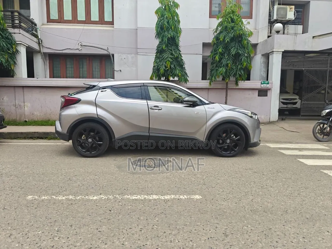 টয়োটা সি-এইচআর ২০১৮ ধূসর
