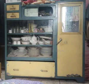 স্টিলের শোকেশ বিক্রি করা হবে