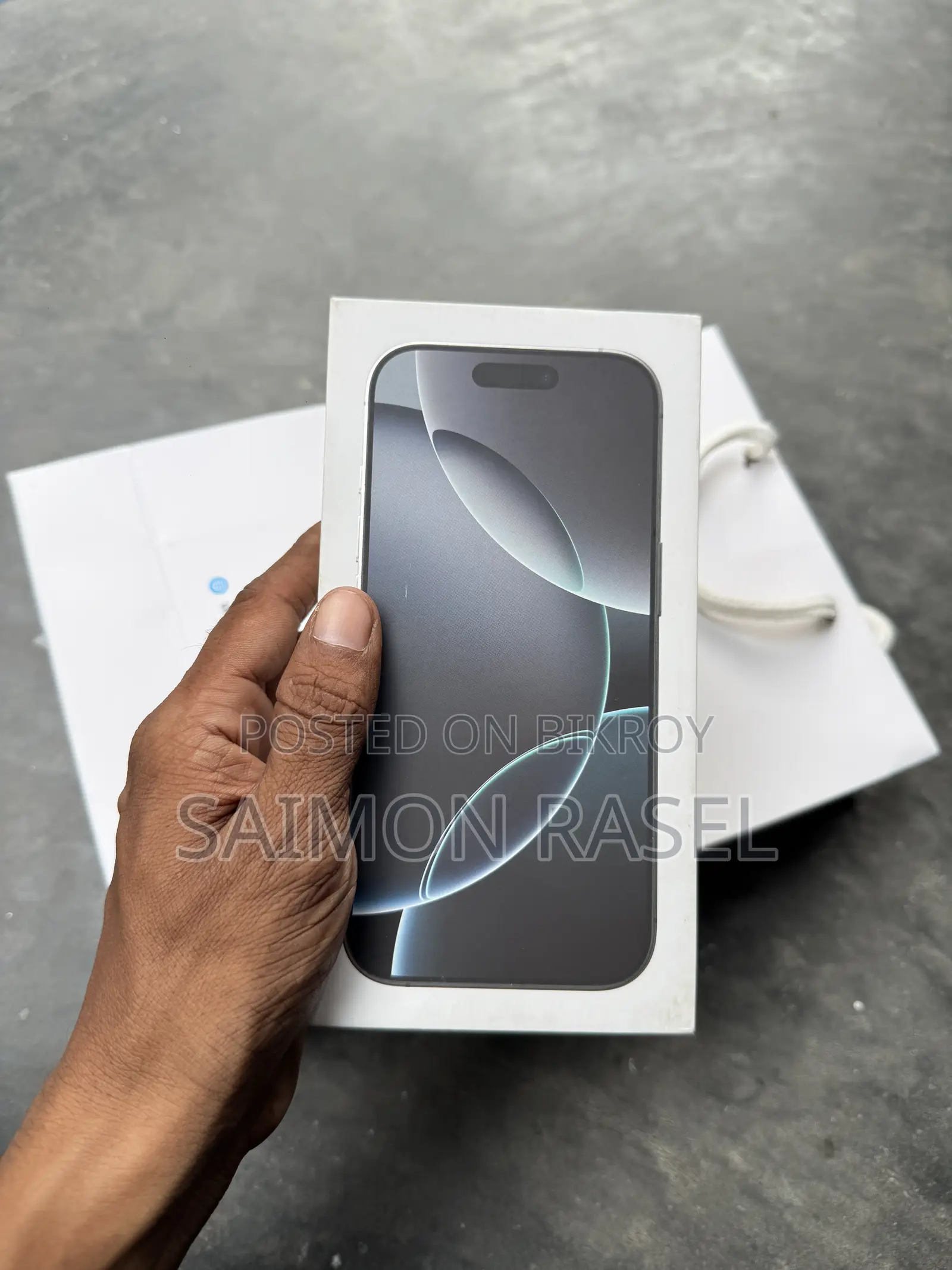 অ্যাপল আইফোন ১৬ প্রো ২৫৬ জিবি হোয়াইট