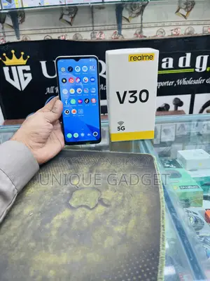 রিয়েলমি ভি৩০ ১২৮ জিবি ব্ল্যাক