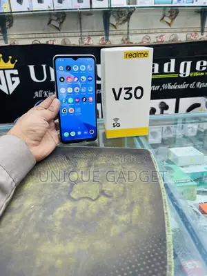 Realme V30 128 GB Black