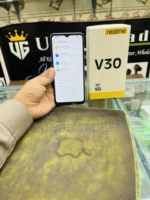 Realme V30 128 GB Black