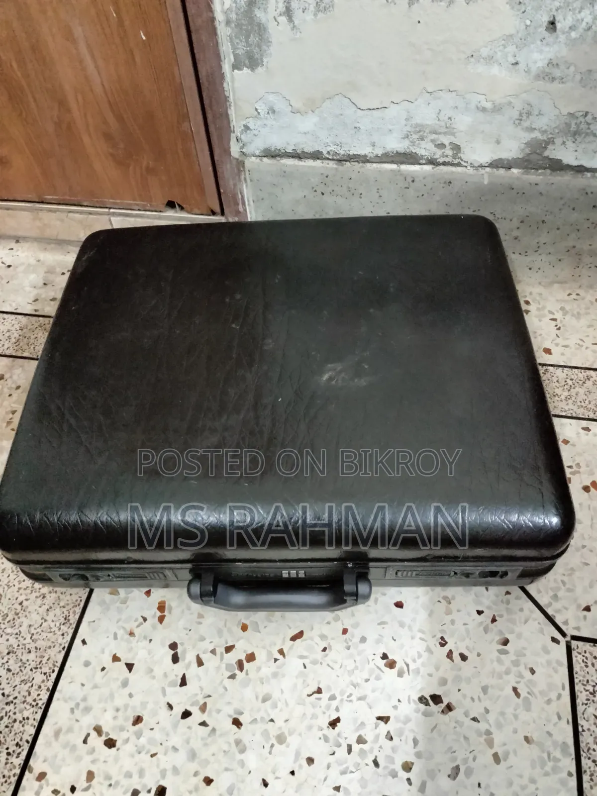 কোরালাইট নম্বর বেসড কি সিস্টেম ট্রাভেল ব্রিফকেস সাইজ: ২০"/১৬"।