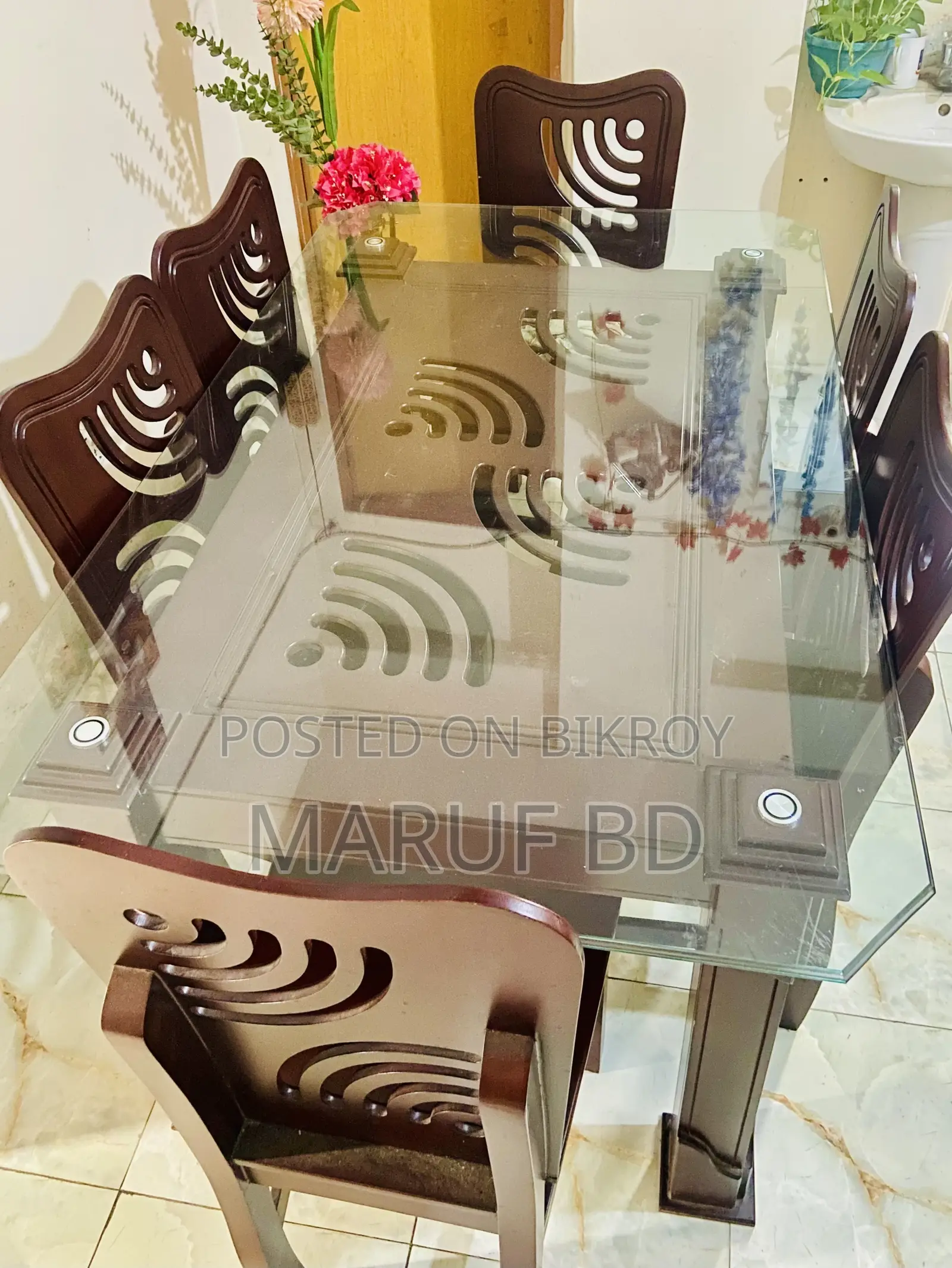 ৬টি চেয়ারসহ ডাইনিং টেবিল বিক্রয়ের জন্য