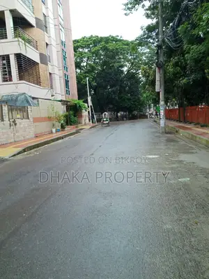 Corner 5 Katha South/West at Sector-11