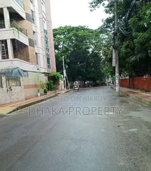 Corner 5 Katha South/West at Sector-11