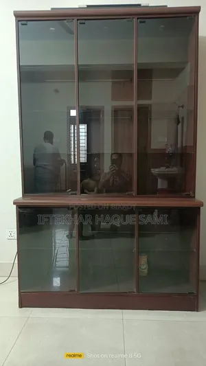 শোকেস, খাট, ড্রেসিং টেবিল বিক্রয়