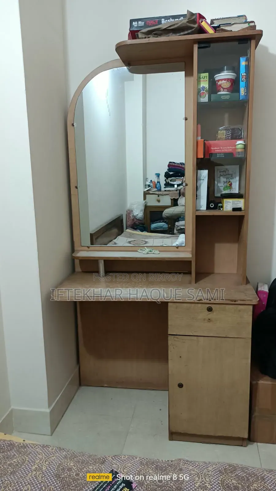 শোকেস, খাট, ড্রেসিং টেবিল বিক্রয়