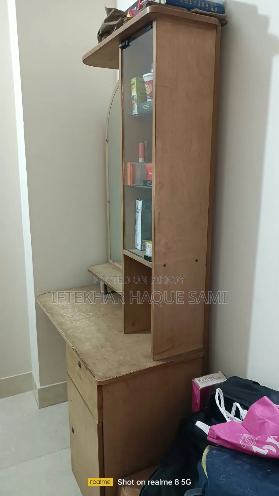 শোকেস, খাট, ড্রেসিং টেবিল বিক্রয়