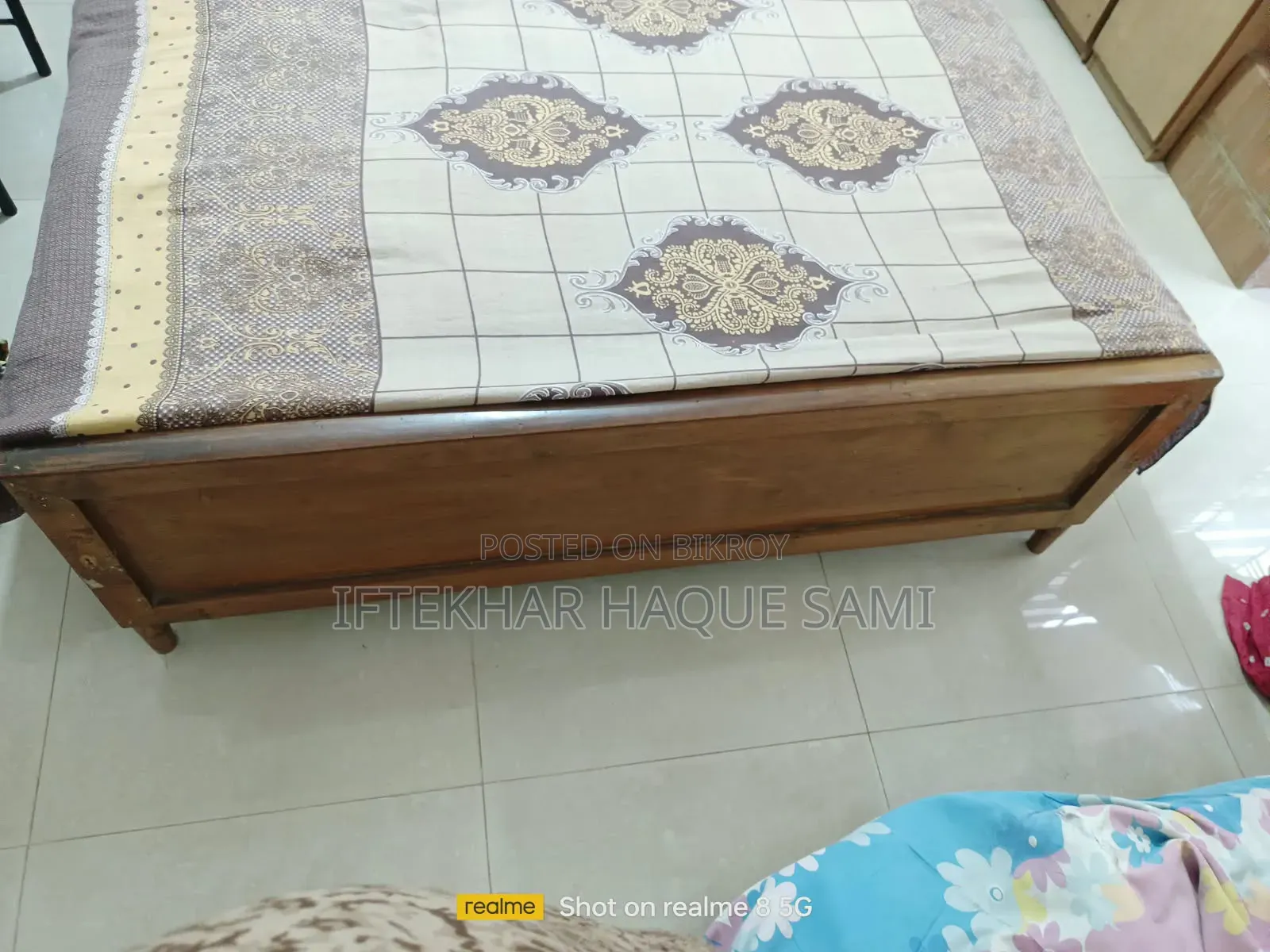 শোকেস, খাট, ড্রেসিং টেবিল বিক্রয়