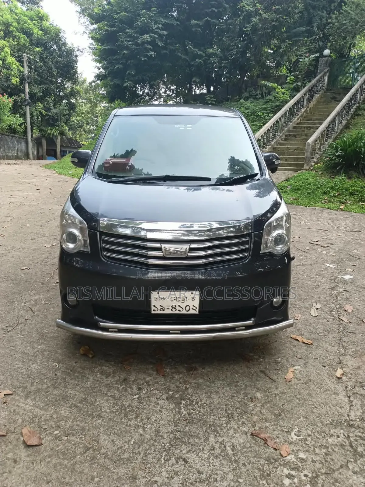 Toyota Noah 2.0 158hp AWD (৮ আসন বিশিষ্ট) ২০১২ গ্রে