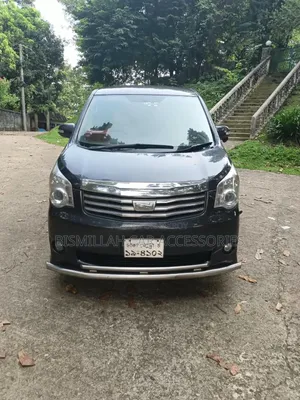 Toyota Noah 2.0 158hp AWD (৮ আসন বিশিষ্ট) ২০১২ গ্রে