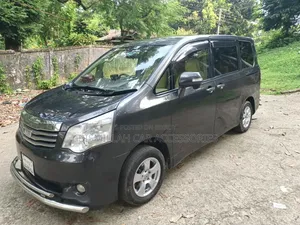 Toyota Noah 2.0 158hp AWD (৮ আসন বিশিষ্ট) ২০১২ গ্রে