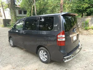 Toyota Noah 2.0 158hp AWD (৮ আসন বিশিষ্ট) ২০১২ গ্রে
