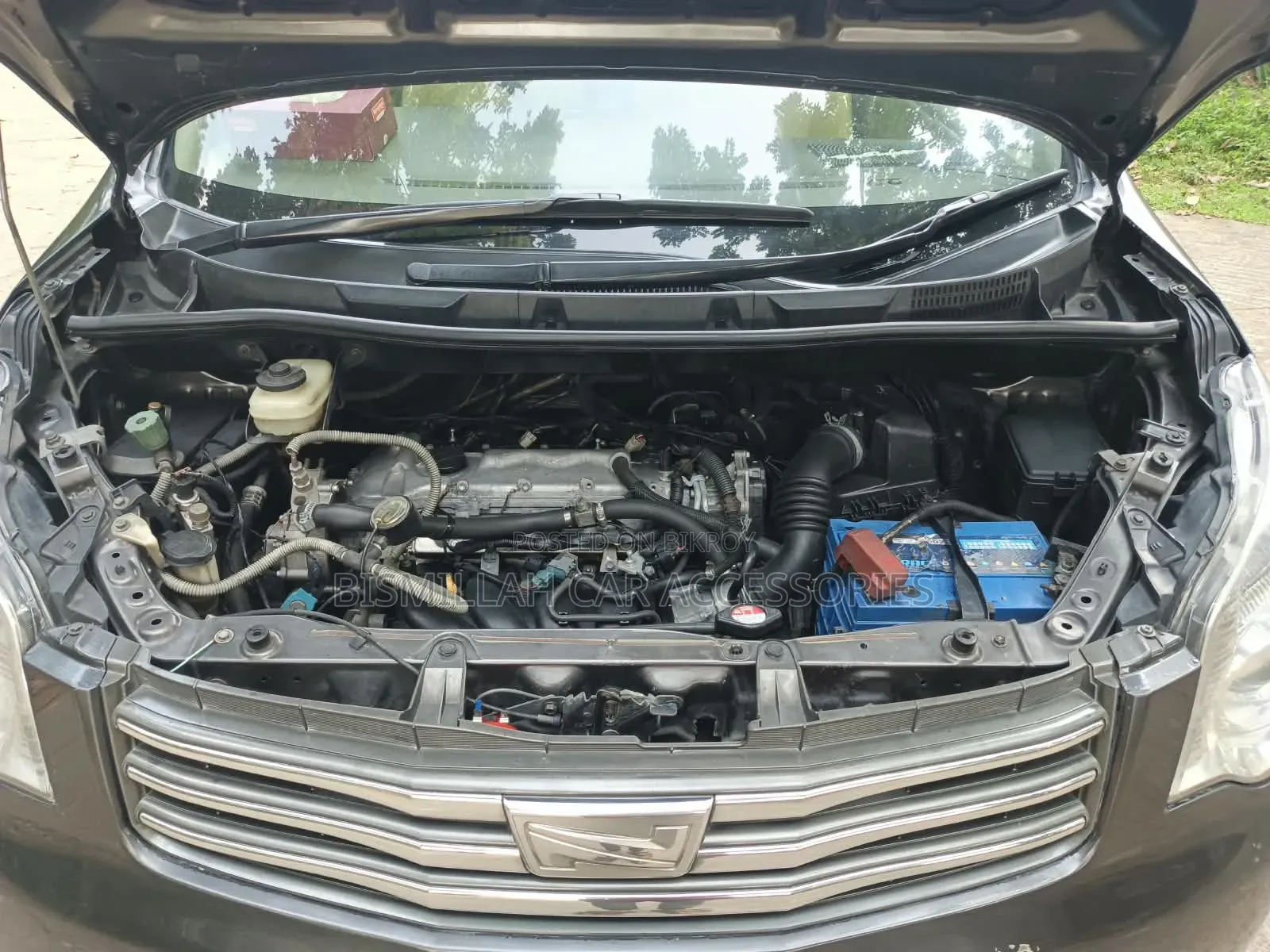 Toyota Noah 2.0 158hp AWD (৮ আসন বিশিষ্ট) ২০১২ গ্রে