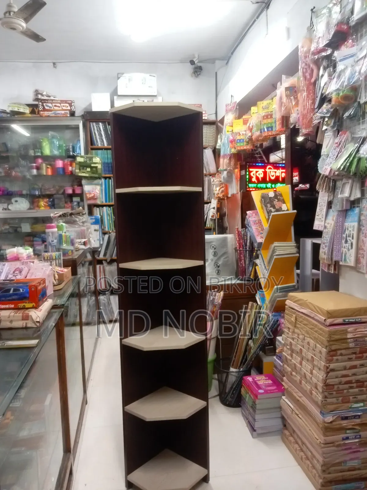 উন্নত মানে বুক সেলফ খুচরা ও পাইকারি বিক্রয় করা হয়।