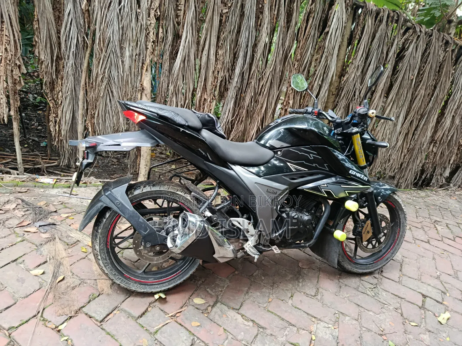সুজুকি জিক্সার ২০২১ কালো