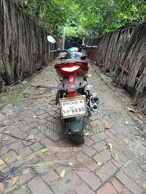 সুজুকি জিক্সার ২০২১ কালো