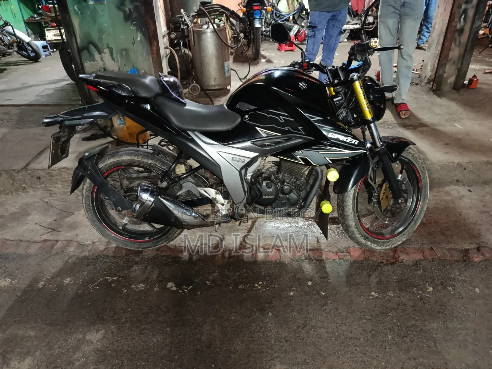 সুজুকি জিক্সার ২০২১ কালো