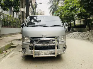 টয়োটা হাইএচ ২০১২ সিলভার