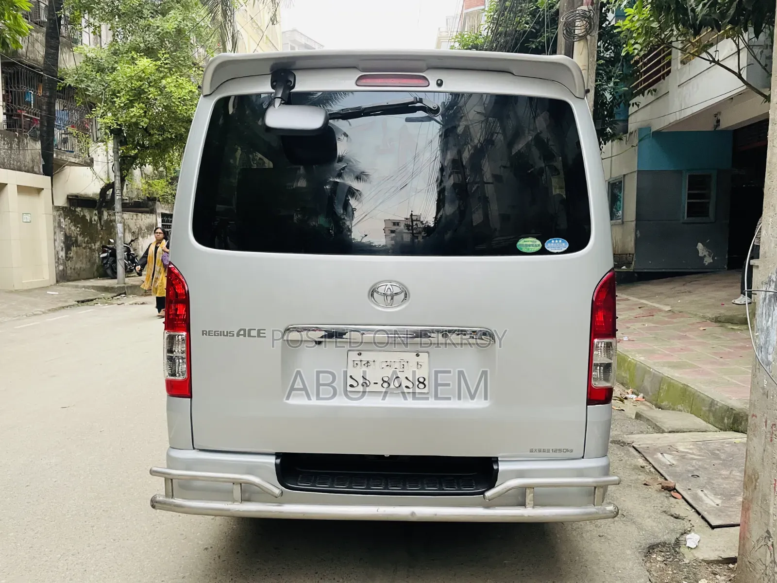 টয়োটা হাইএচ ২০১২ সিলভার