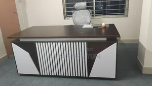 অফিস বস টেবিল