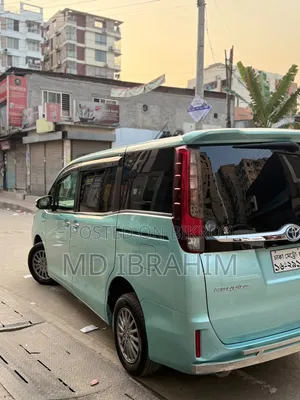 Toyota Noah 2.0 Four Wheel Drive (8 Seater) 2015 Blue