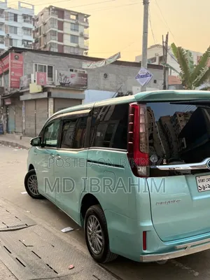 Toyota Noah 2.0 Four Wheel Drive (8 Seater) 2015 Blue