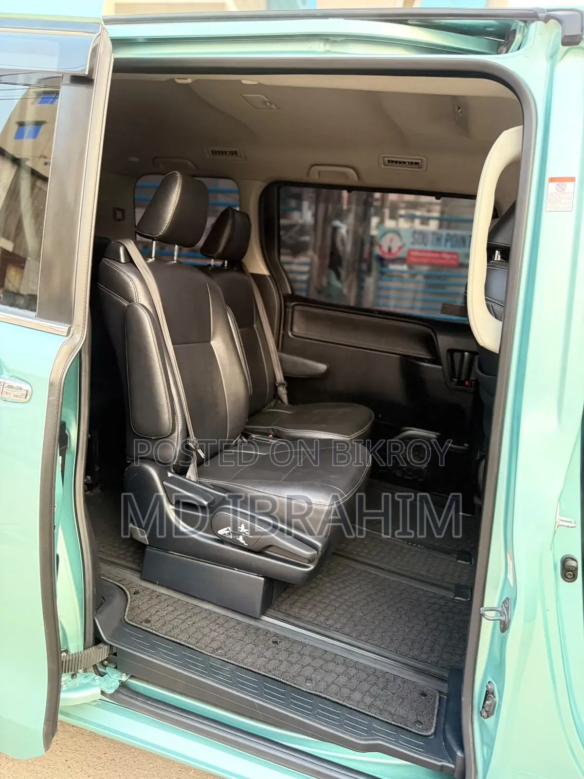 Toyota Noah 2.0 Four Wheel Drive (8 Seater) 2015 Blue