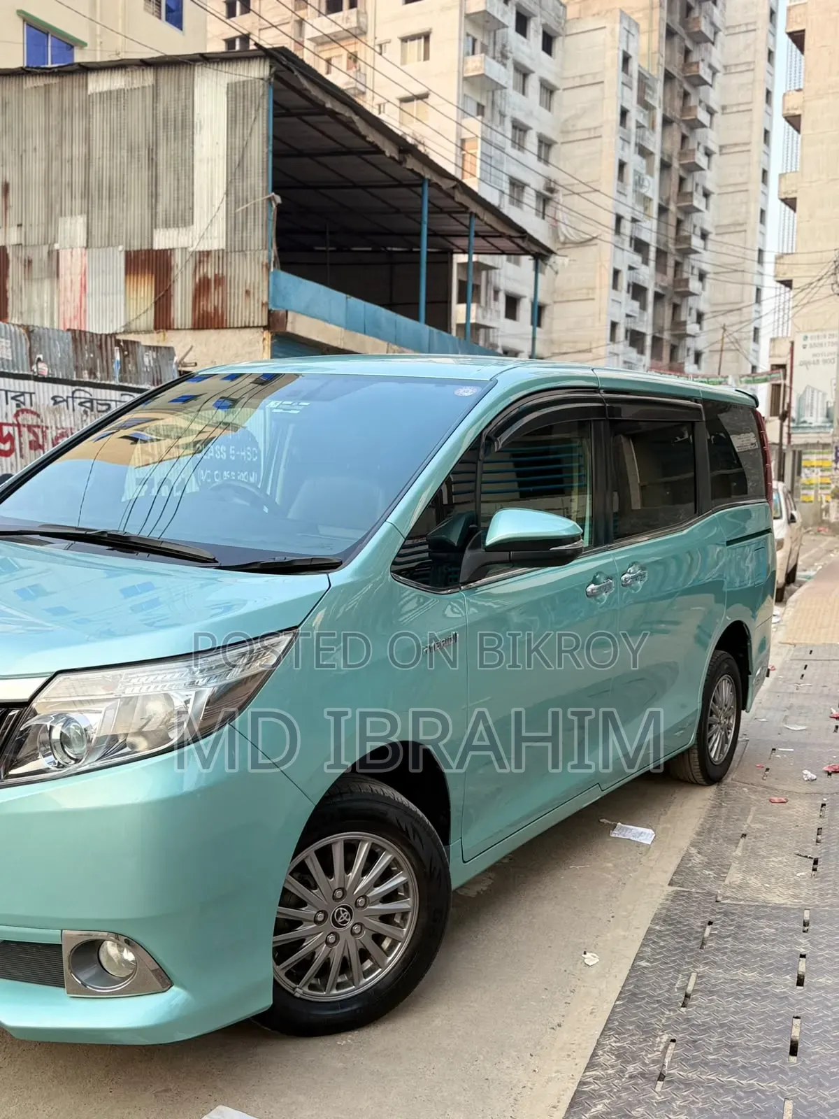 Toyota Noah 2.0 Four Wheel Drive (8 Seater) 2015 Blue