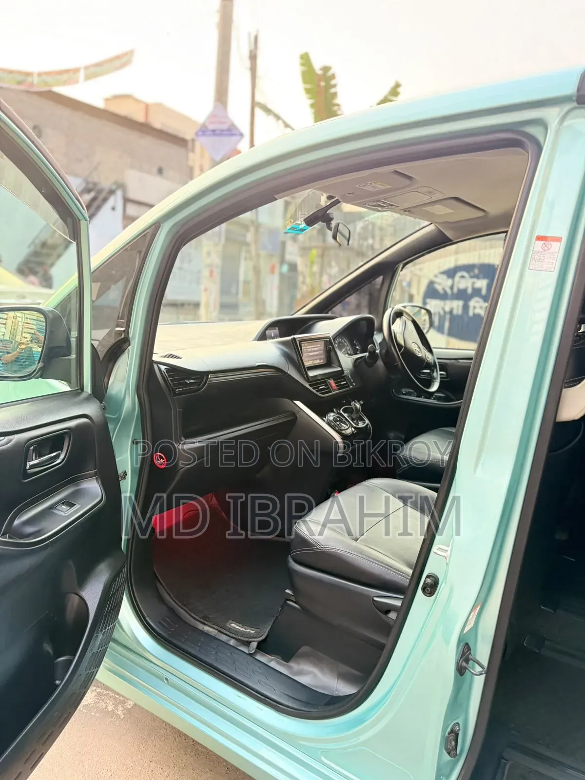 Toyota Noah 2.0 Four Wheel Drive (8 Seater) 2015 Blue