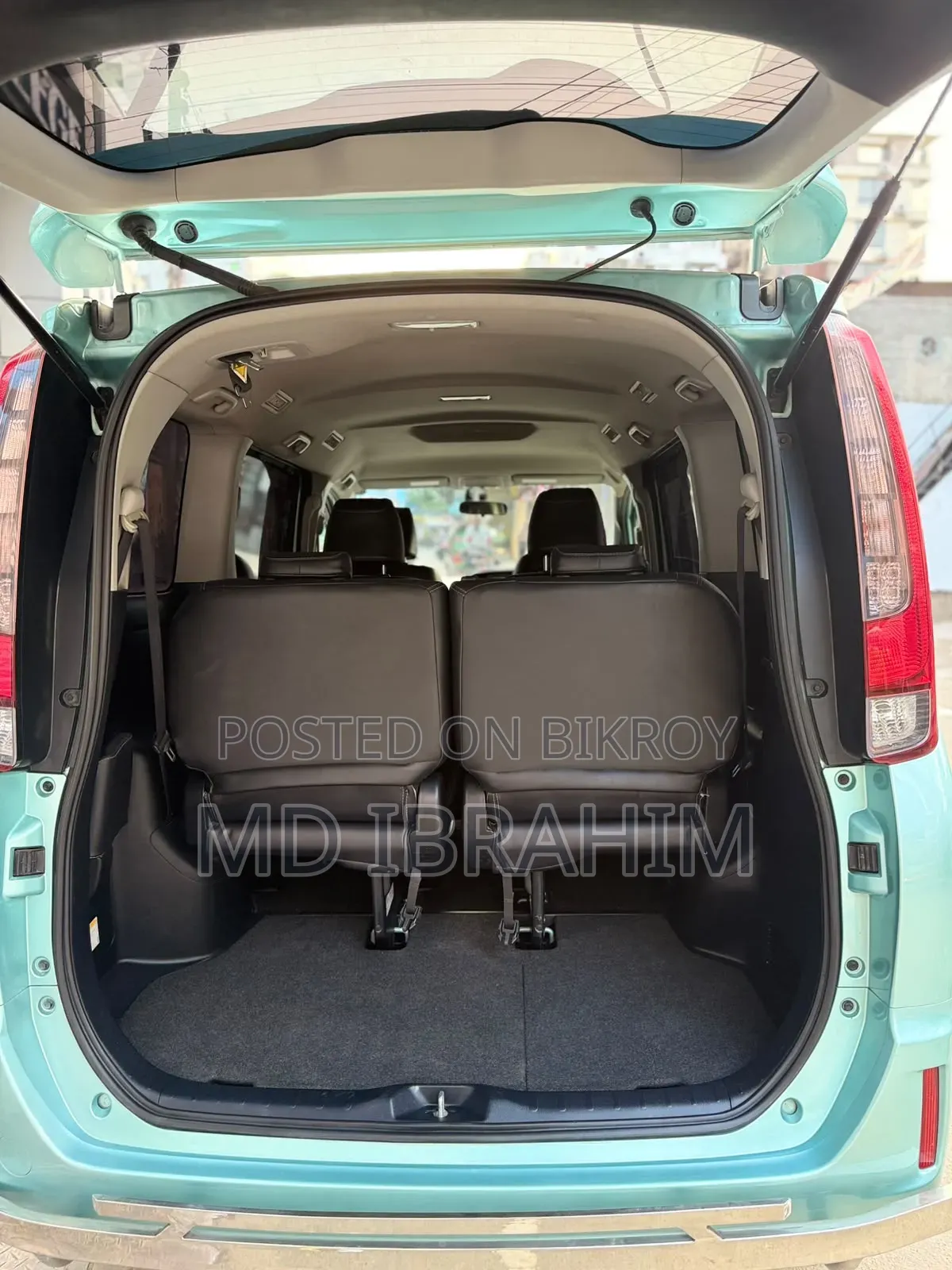Toyota Noah 2.0 Four Wheel Drive (8 Seater) 2015 Blue