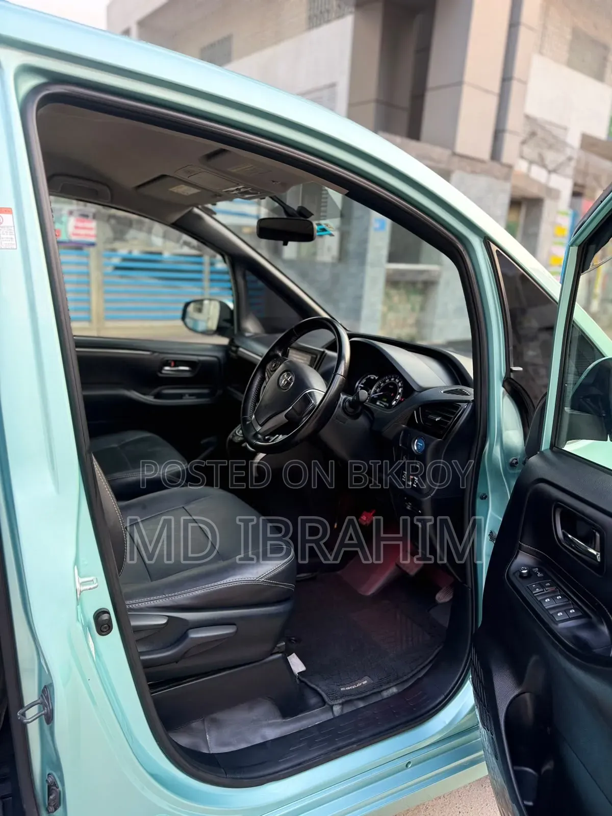 Toyota Noah 2.0 Four Wheel Drive (8 Seater) 2015 Blue