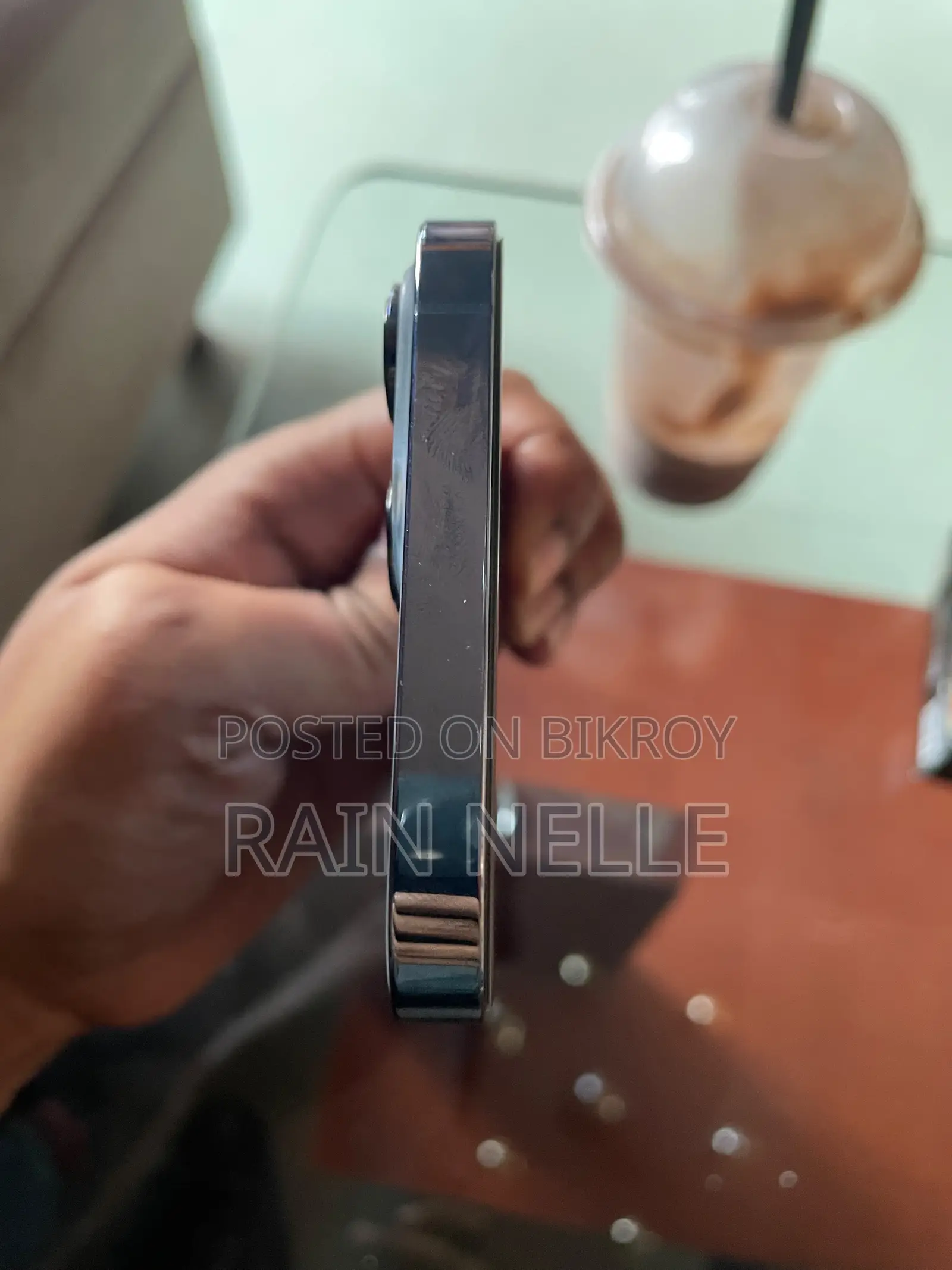 ইএল ২৫৬ জিবি নীল