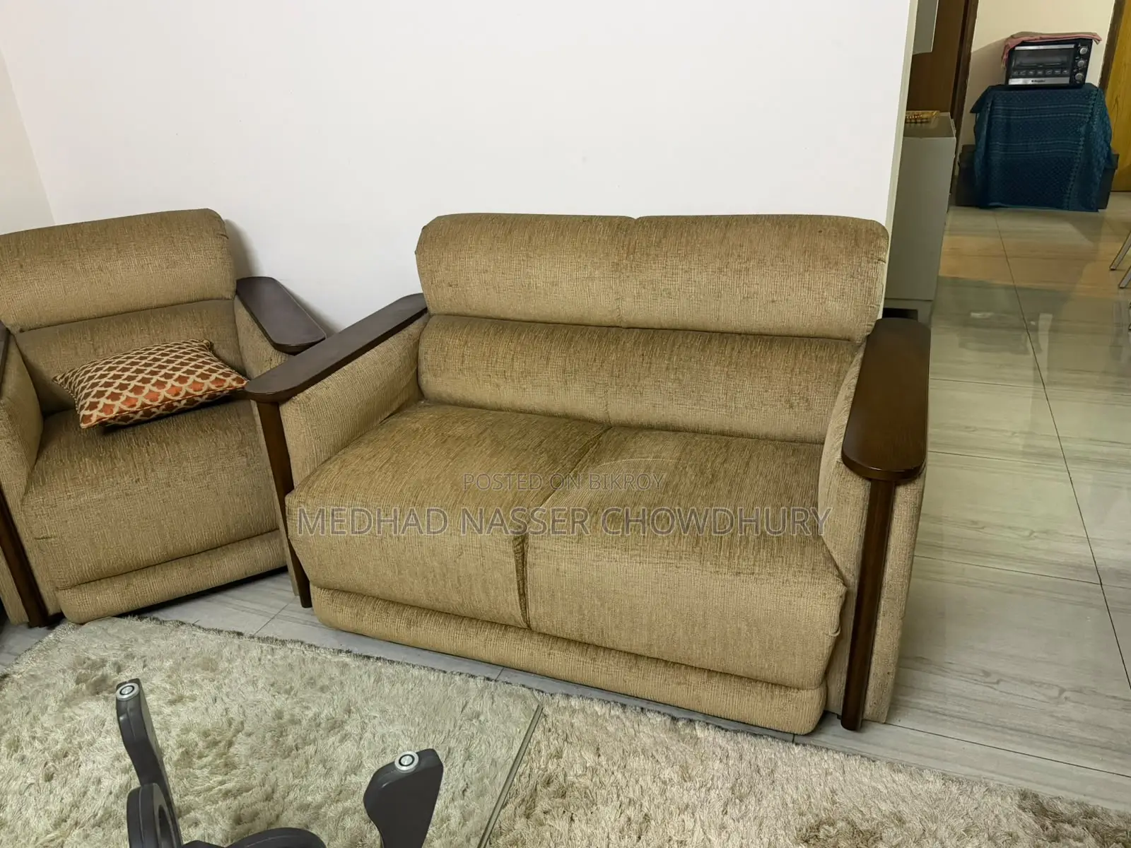 Used Living Room Set - Sofa, Table & Carpet