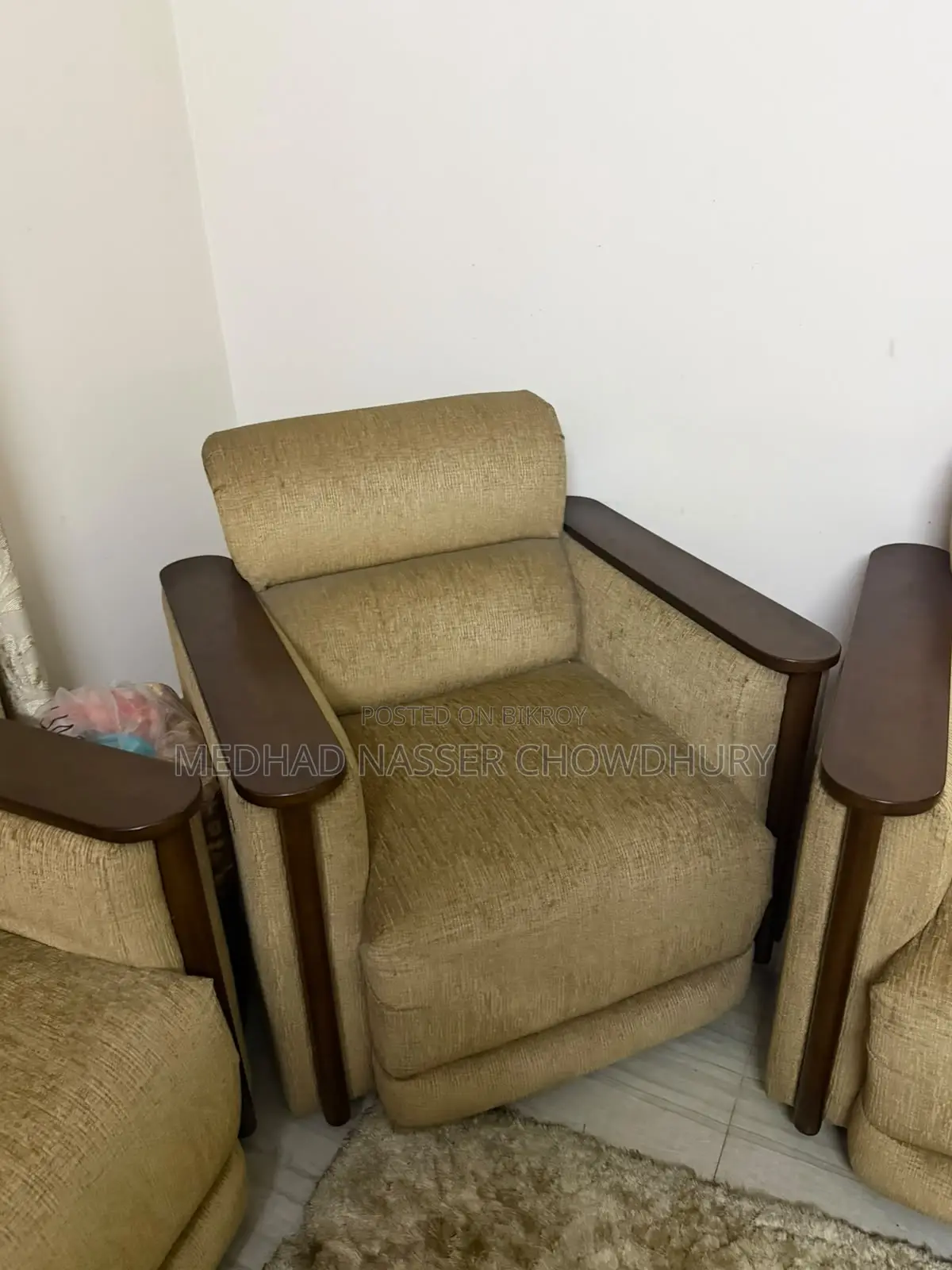 Used Living Room Set - Sofa, Table & Carpet
