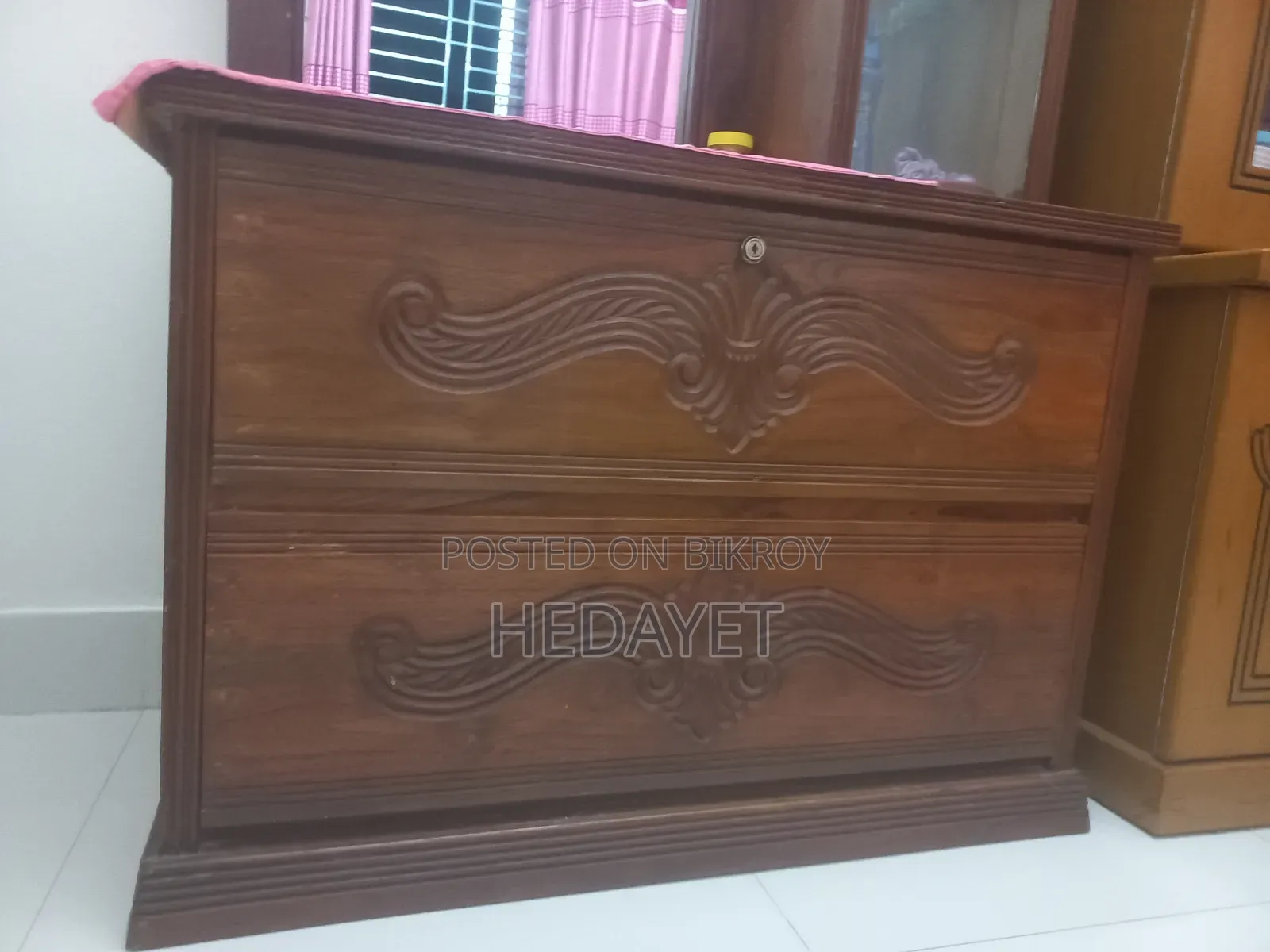 ড্রেসিং টেবিল