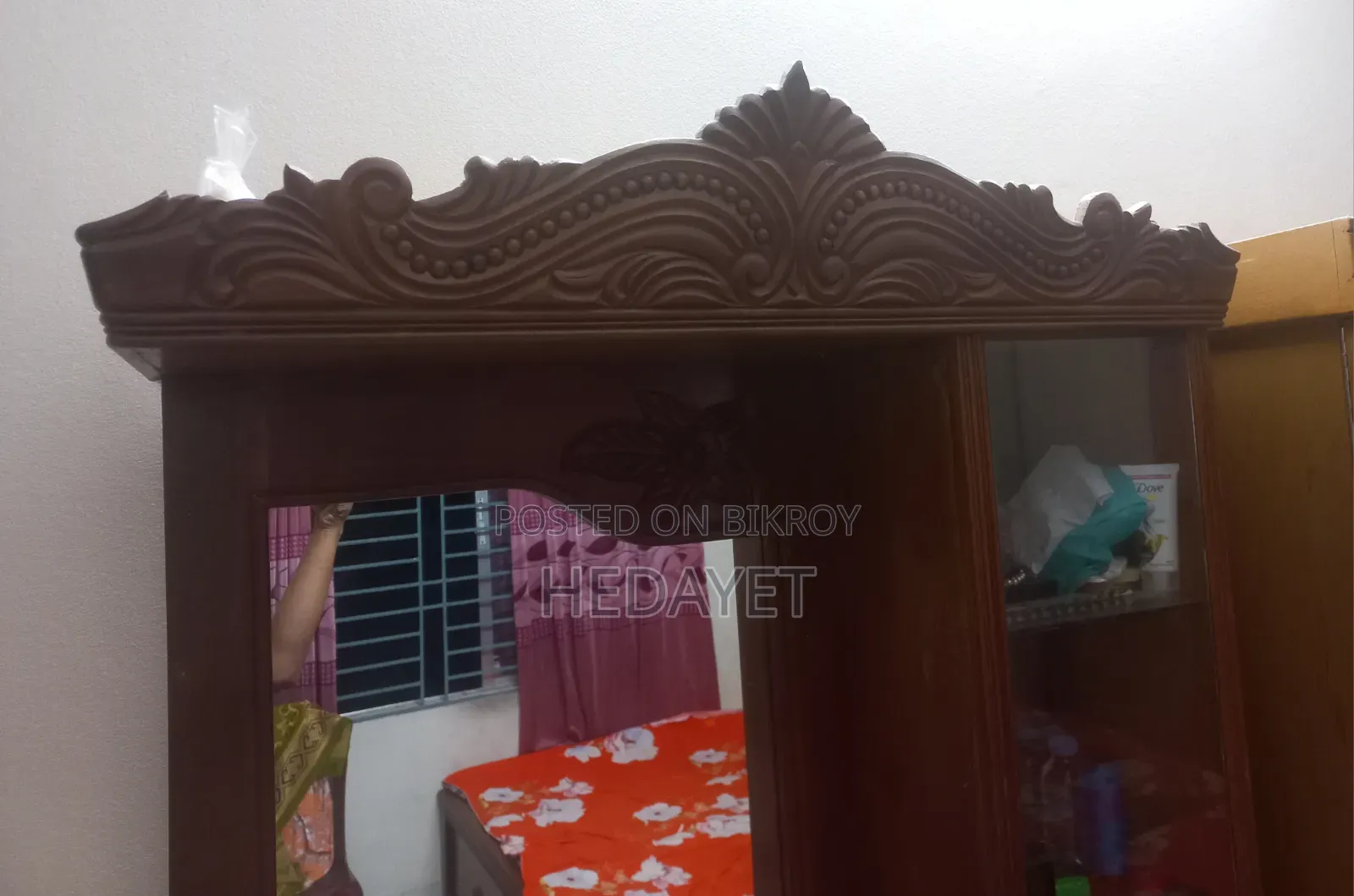 ড্রেসিং টেবিল