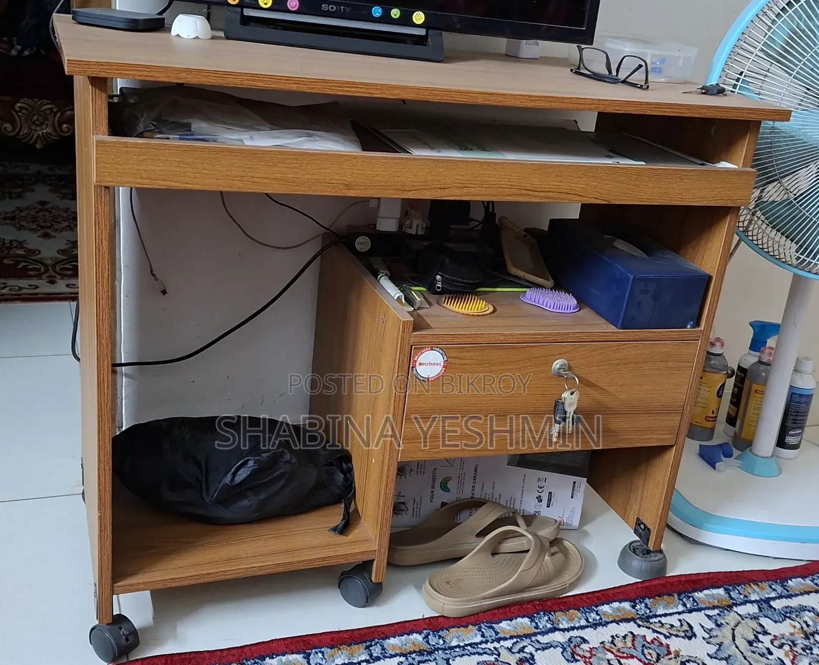 1 Computer Table For Sale