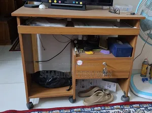 1 Computer Table For Sale
