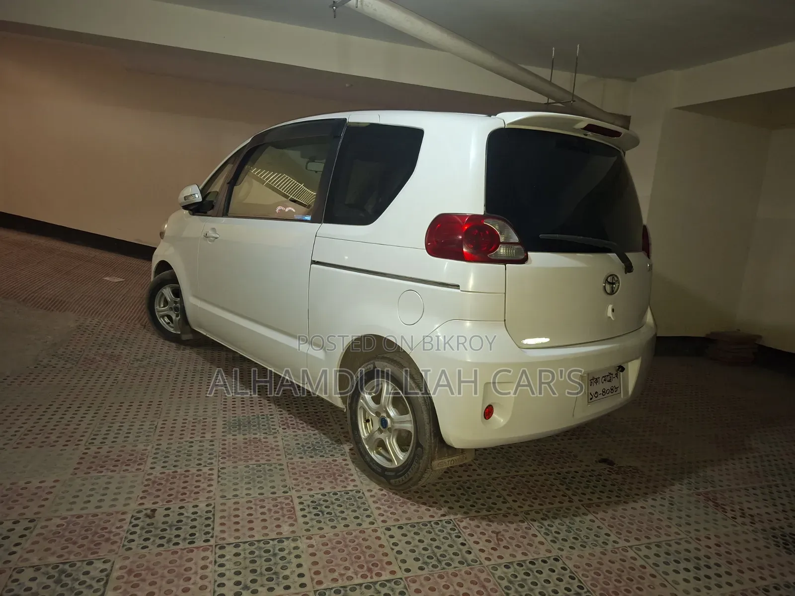 Toyota Porte 1.3 Front-Wheel Drive 2009 Pearl