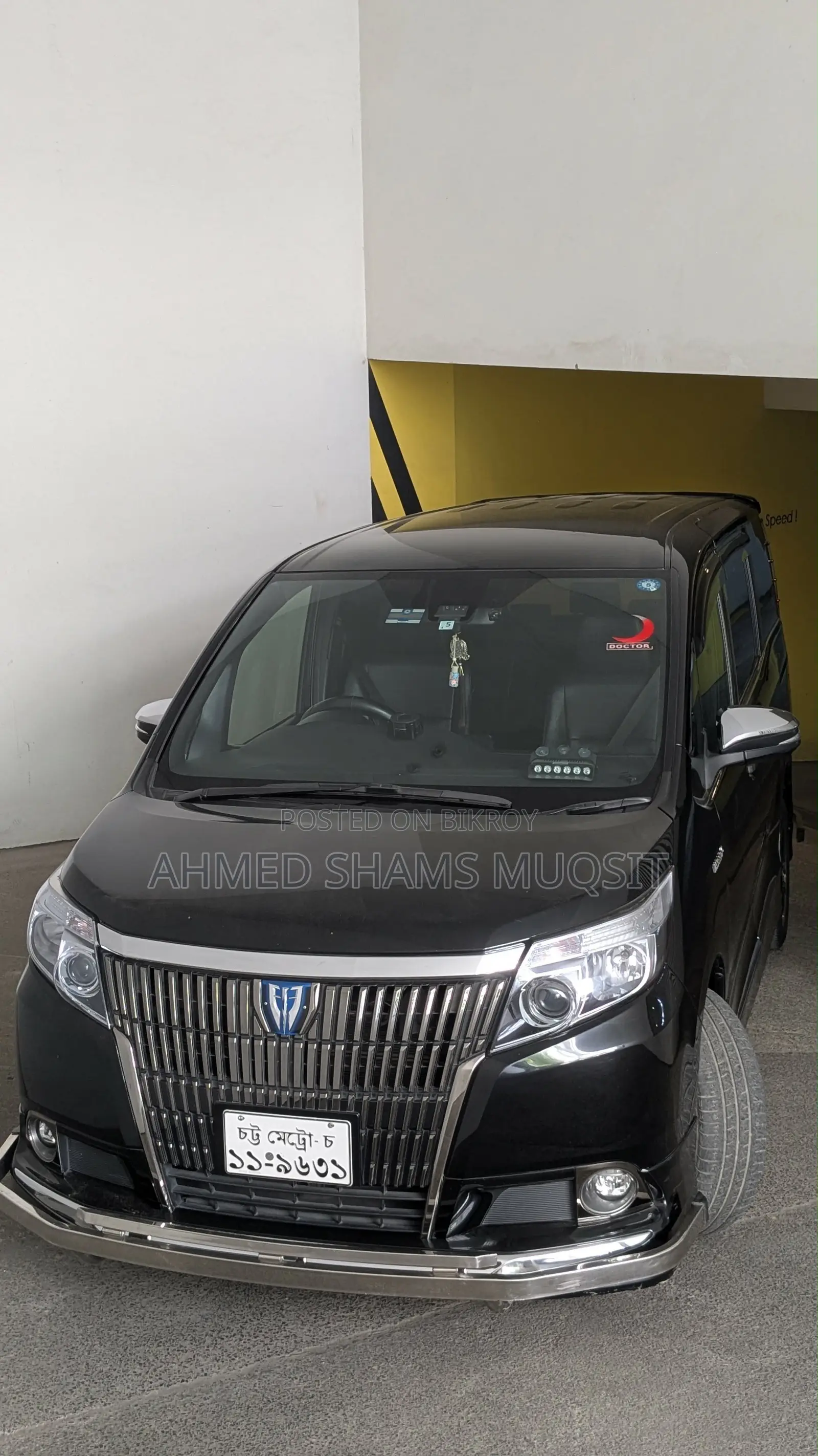 Toyota Esquire 1.8 Front-Wheel Drive Hybrid (7-seater) 2017 Black