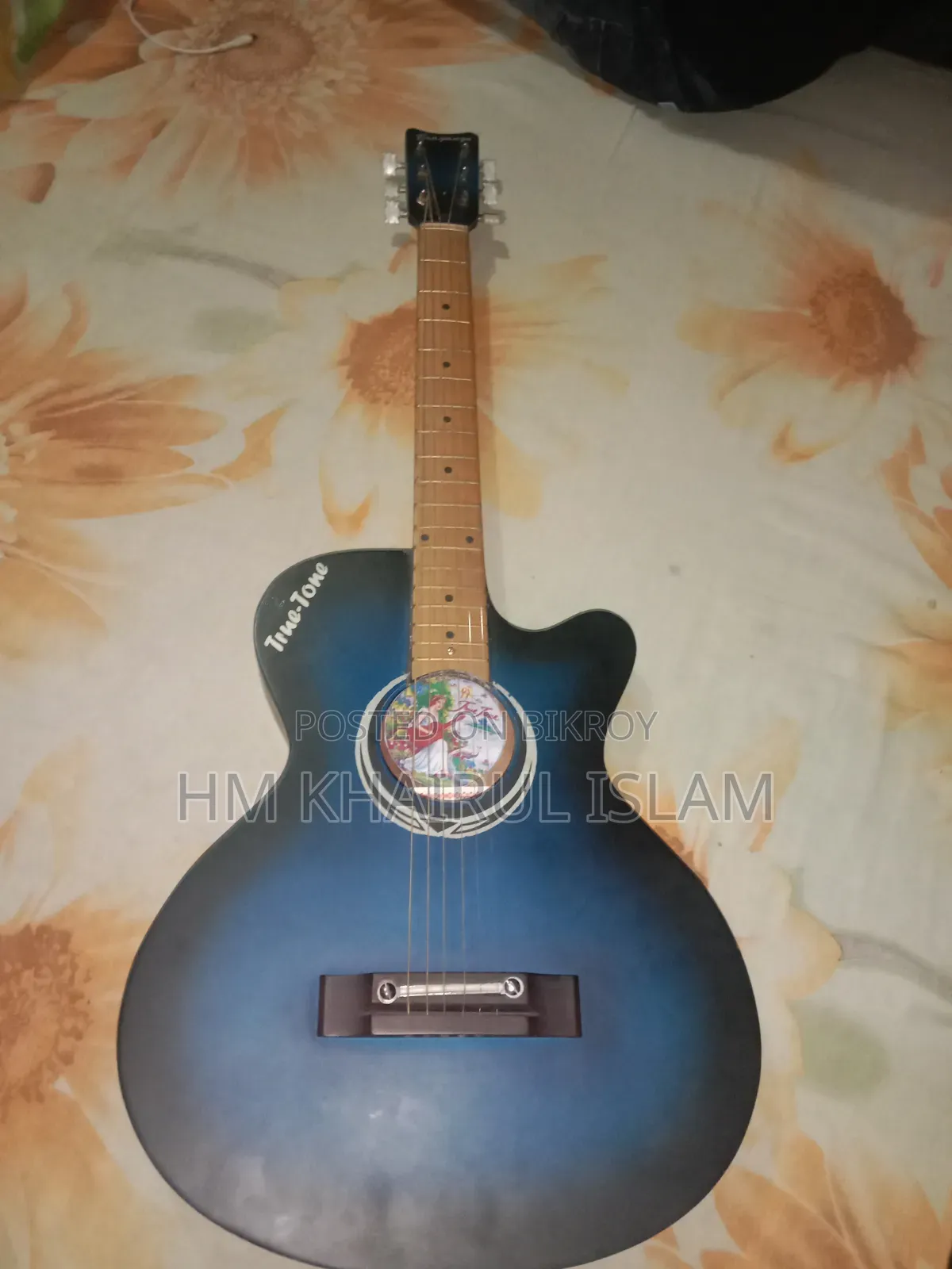 Guitar completely fresh selling due to emergency need